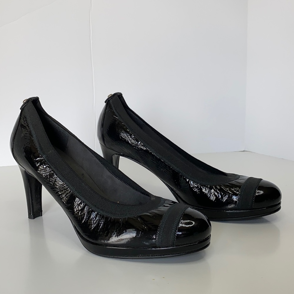 Stuart Weitzman Black Round Toe Heels (Size 9)